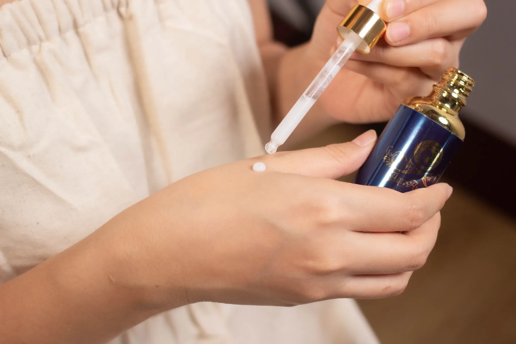Light Mandalas AquAurum skincare ritual bottle and dropper