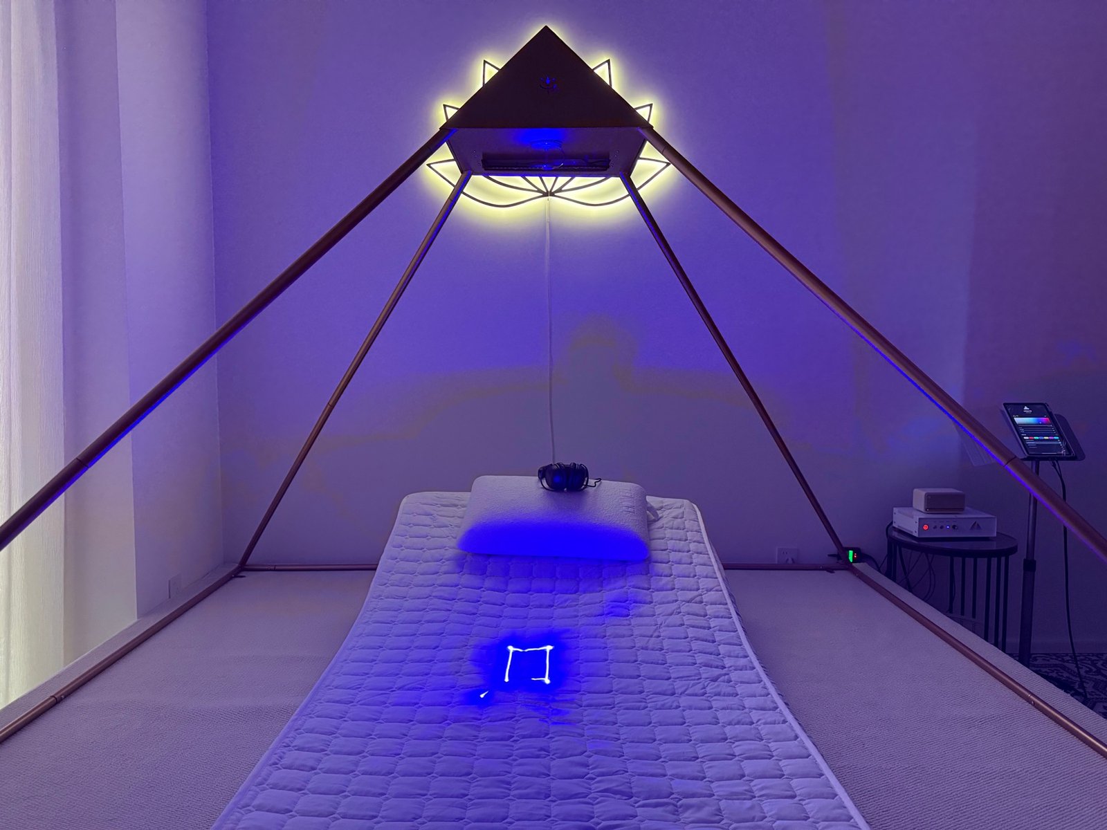 YUN SHU SHENG SHI Luminara Pyramid session room with light projection in Chengdu